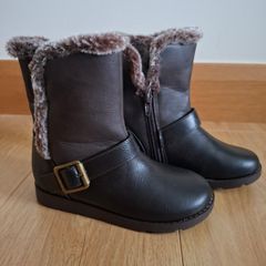 Girls Winter boots brand new with tags size 11 RRP 35 euro