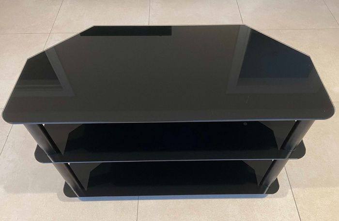 Toshiba 32 inch Smart TV, Antenna + Stand