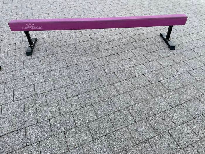 Gymnastics balance beam (adjustable)