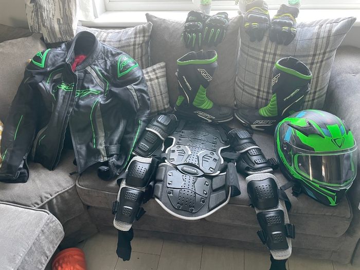 Kawasaki Z4 and Riding Gear