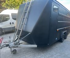 Shuttle race box car transporter