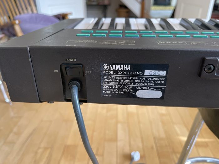 Yamaha DX-21 Synthesizer very clean
