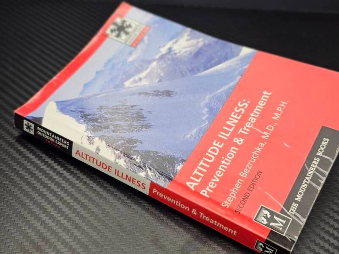 Altitude Illness: Prevention and Treatment Mountaineers outdoor expert Series Book