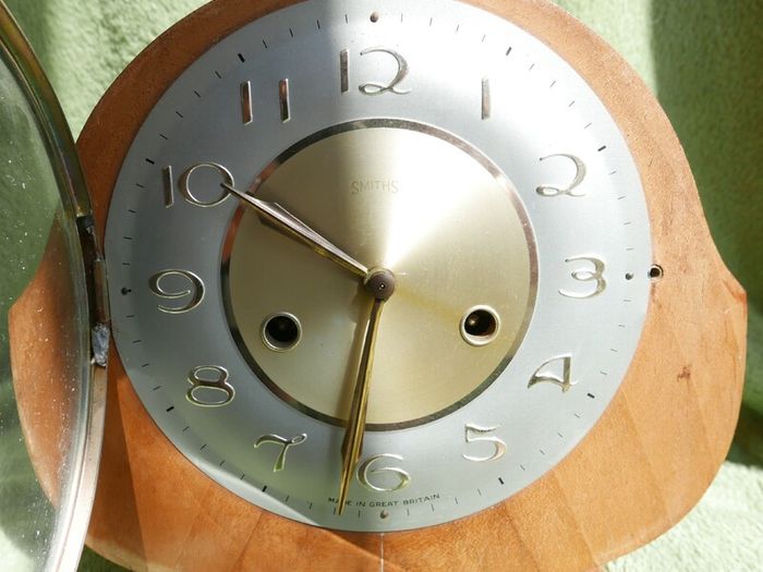 Vintage SMITHS Chiming Mantle Clock Mechanical  (works well)
