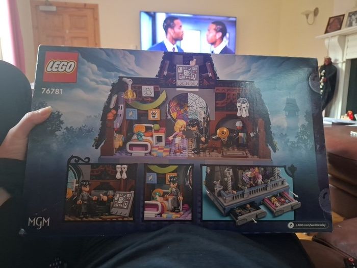 Wednesday Adams lego 76781 Wednesday and Enid's dorm room