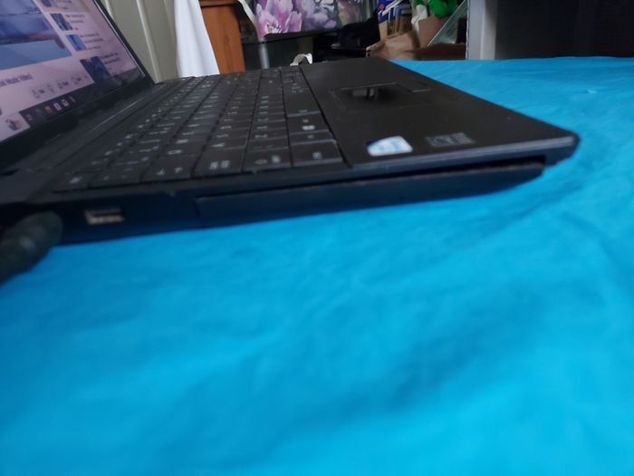 Toshiba Satellite Model C50-A-16C, Intel Pentium CPU B960, 2.2 GHz, 6GB Ram, 1 Terrabyte HDD, Microsoft Edge, Chrome, and VLC