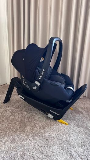 Like-New Maxi-Cosi TINCA Car Seat in Black & Grey & universal ISOFIX Maxi-Cosi FamilyFix2 for Preemie, Newborn, Baby, Toddler - 2 Piece Bundle