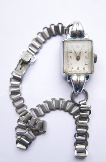 Vintage 1940 / 1950s art deco Silver Chrome Square Bezel Case Ladies watch / art deco cocktail watch, works well