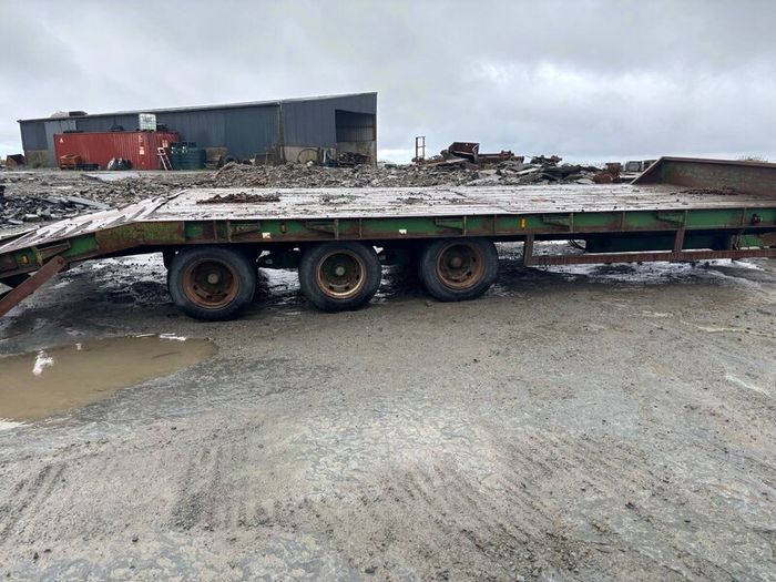 Low loader