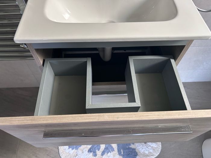 vanity unit and sink.