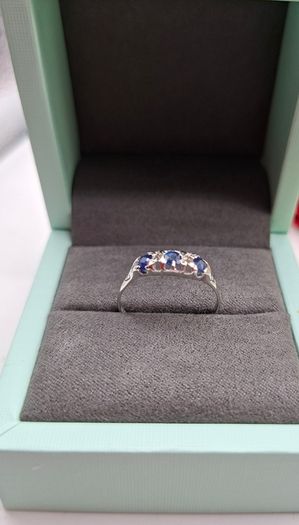 18ct white gold blue sapphire and diamond ring size R
