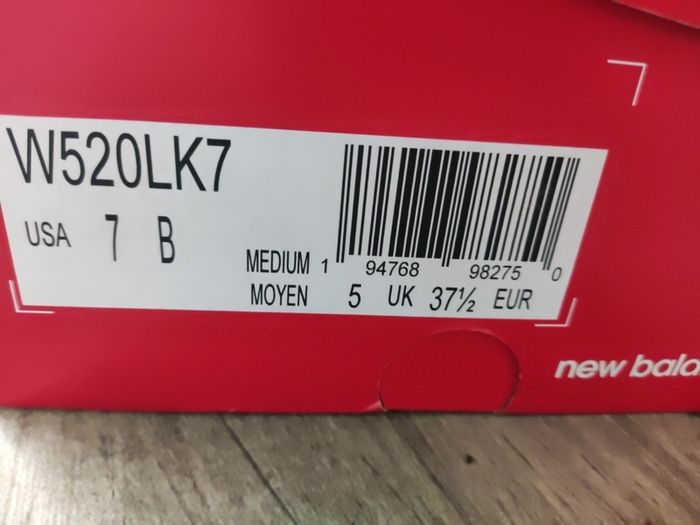BNWT size 5 (UK) New Balance Running 520 trainers in black