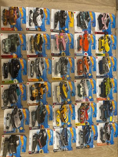 Huge bundle of hotwheels