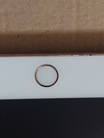 Apple iPad 8th generation a2270, not powering on, excellent cosmetic condition