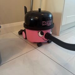 Pink Henry  hoover 200