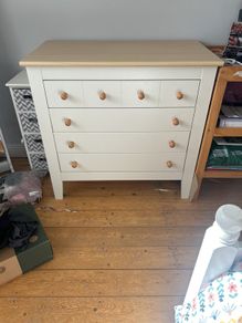 chest of drawers