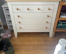 chest of drawers