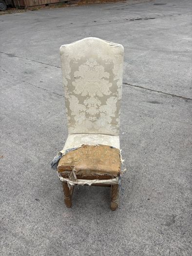 Oak straight back dinning chairs