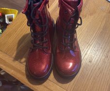 Childrens boots size 3
