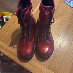 Childrens boots size 3