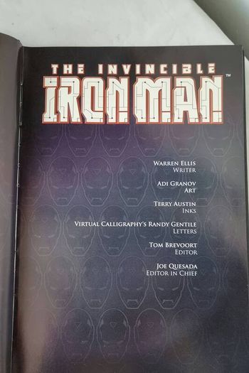 Iron Man: Extremis , Marvel Ultimate Graphic Novel Collection (Vol 43)