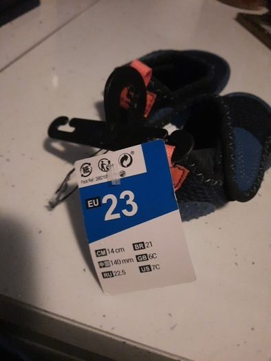 decathlon baby grip shoes