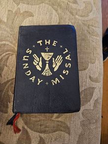 The Sunday Missal: Sunday Masses For The Entire Three-year Cycle Complete In One Volume : Texts Approved For Use In England & Wales, Scotland, Ireland, Africa