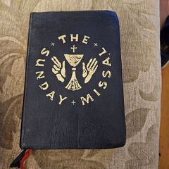 The Sunday Missal: Sunday Masses For The Entire Three-year Cycle Complete In One Volume : Texts Approved For Use In England & Wales, Scotland, Ireland, Africa