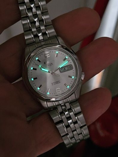 Watch Seiko 5 Automatic.