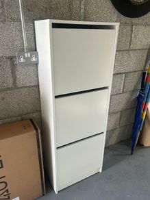 Shoe storage unit