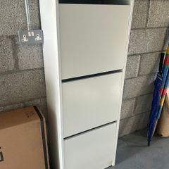 Shoe storage unit