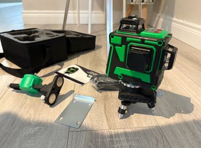 12 lines 3D laser kit + tripod 100 euro , no tripod 80 euro