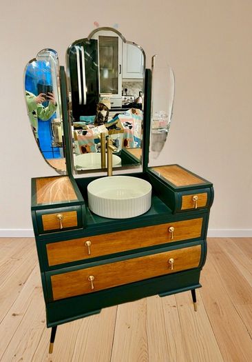 A Striking, Bespoke Bathroom Vanity unit
