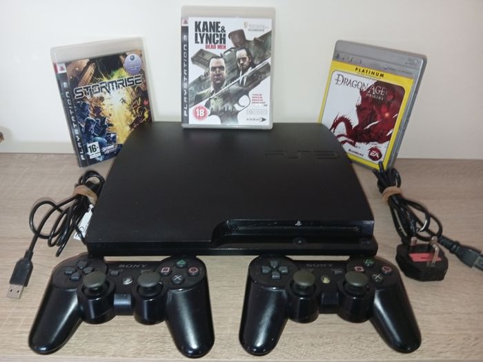 Sony PlayStation 3 PS3 Slim Black Console CECH 3003A 160 gb 2  Controllers and 3 games e/c
