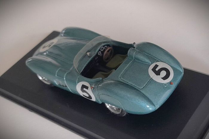 Diecast Model Le Mans Winning Aston Martin - Top Models  1:43