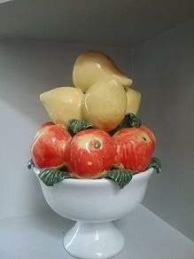 Capidemonte Style Fruit Pyramid