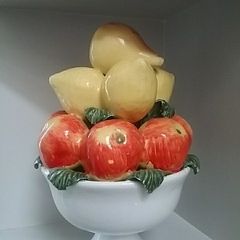 Capidemonte Style Fruit Pyramid