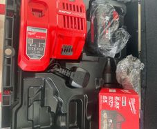 Milwaukee 5Ah battery and charger