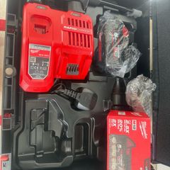 Milwaukee 5Ah battery and charger