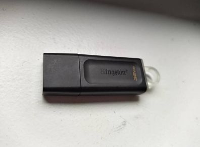 32GB Kingston USB Drive
