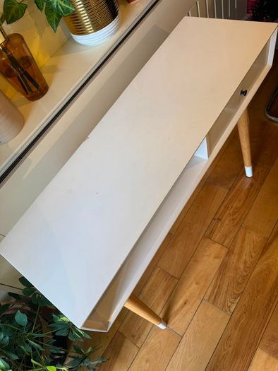 dressing table