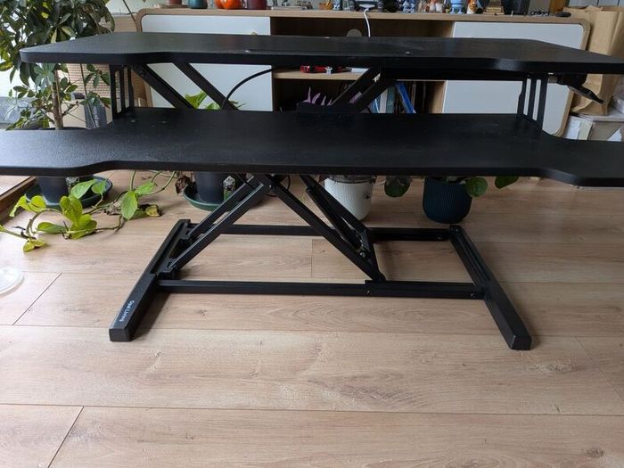 Adjustable desk