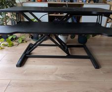 Adjustable desk