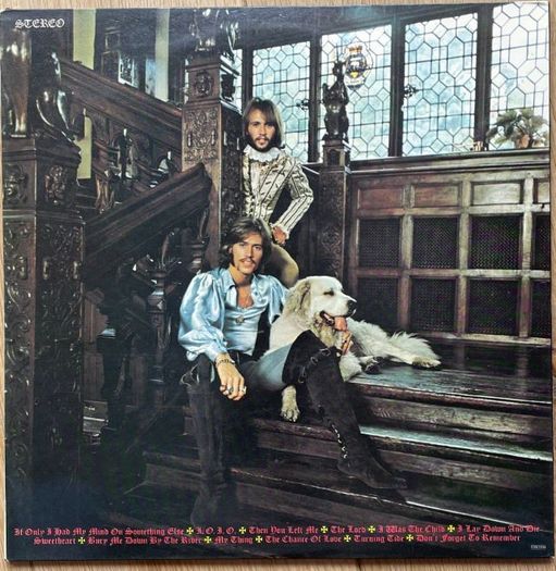 LP Bee Gees, in good condition. The price is on the list.