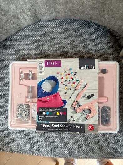 Press stud set with pliers