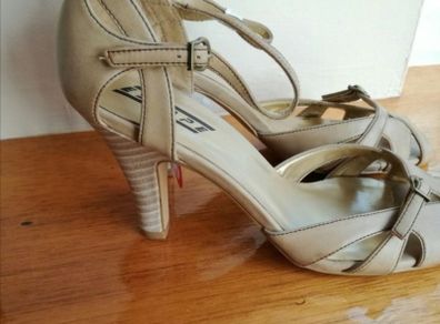 Escape Shoes Size 6