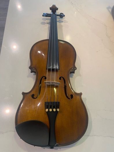 Fiddle 4/4 with bow and case
