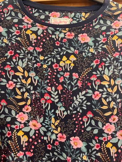 Mandaray Girls Dress age 11-12, NEW no tags