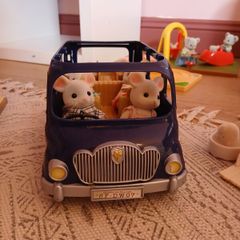 Sylvanian family 9 seater van