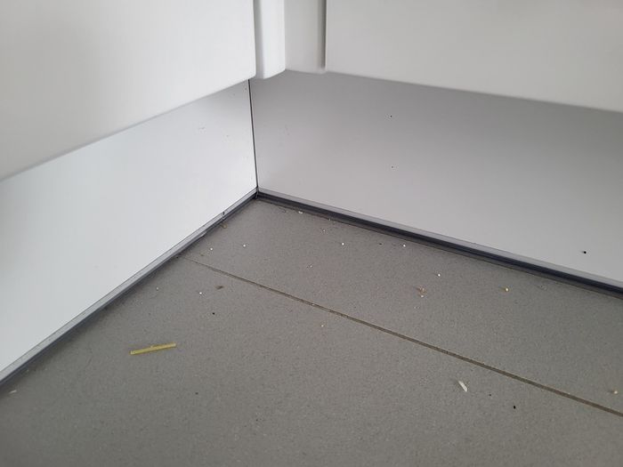 Skirting board edge/water protection